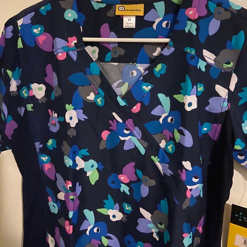 *NEW W/ TAGS* WonderWink Wrap Style Scrub Top